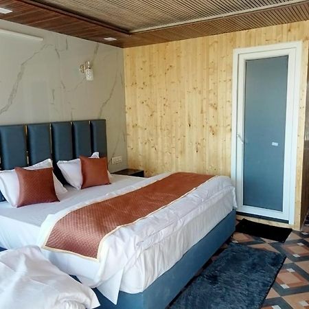Silver Dew Resorts And Restaurant Dhanaulti Exteriör bild
