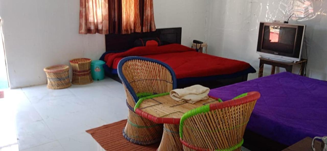 Silver Dew Resorts And Restaurant Dhanaulti Exteriör bild