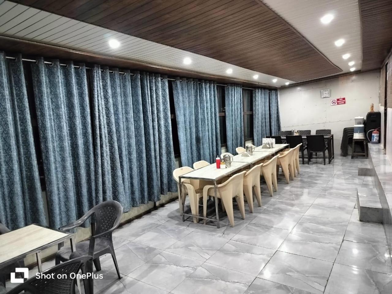 Silver Dew Resorts And Restaurant Dhanaulti Exteriör bild