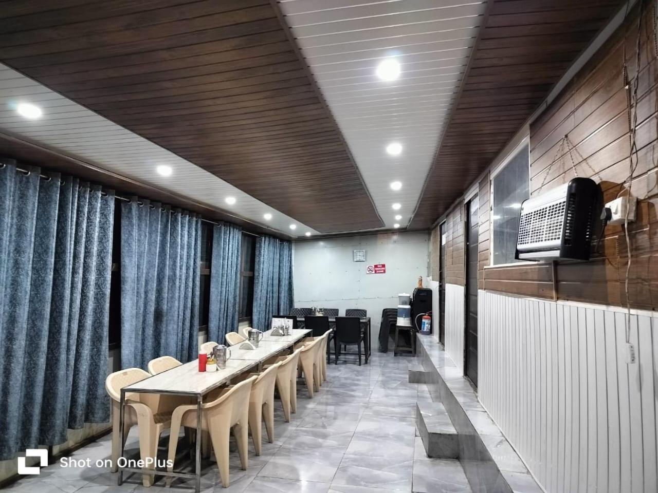 Silver Dew Resorts And Restaurant Dhanaulti Exteriör bild