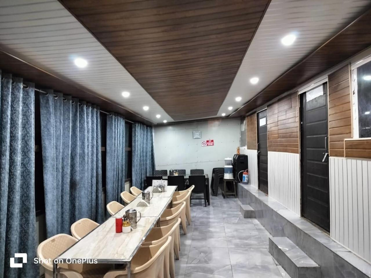 Silver Dew Resorts And Restaurant Dhanaulti Exteriör bild