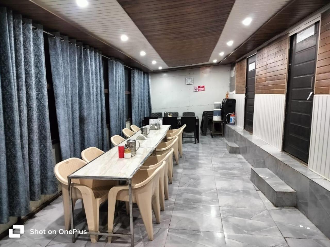 Silver Dew Resorts And Restaurant Dhanaulti Exteriör bild