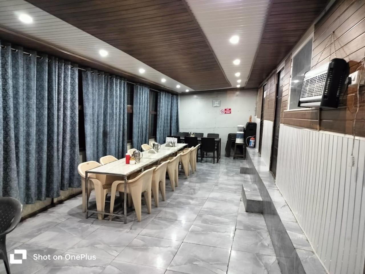 Silver Dew Resorts And Restaurant Dhanaulti Exteriör bild