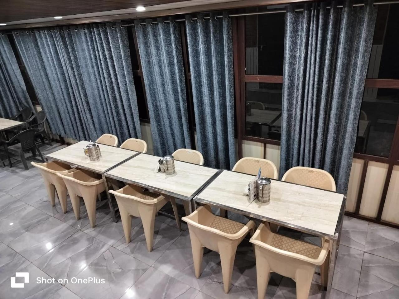 Silver Dew Resorts And Restaurant Dhanaulti Exteriör bild