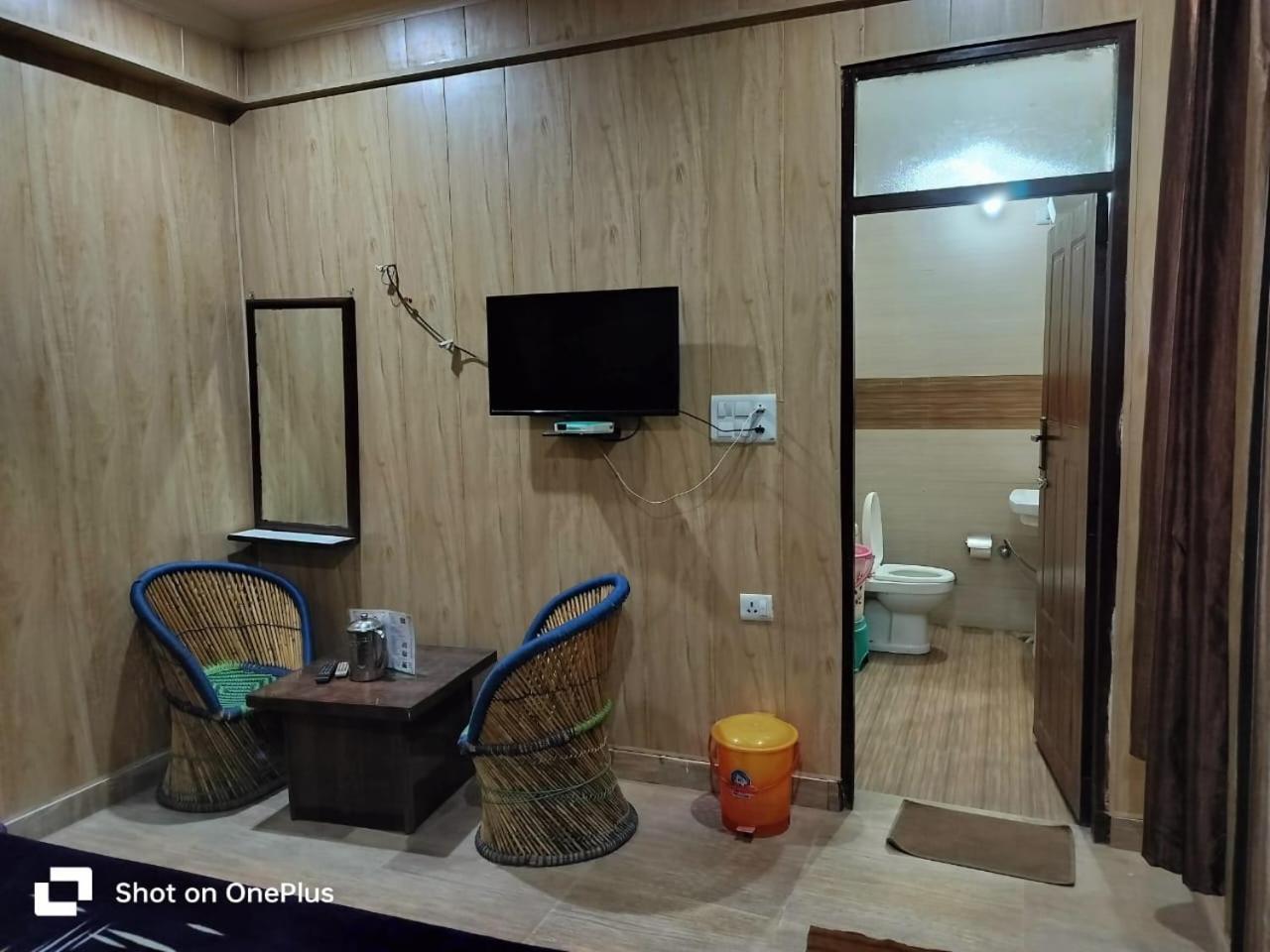 Silver Dew Resorts And Restaurant Dhanaulti Exteriör bild