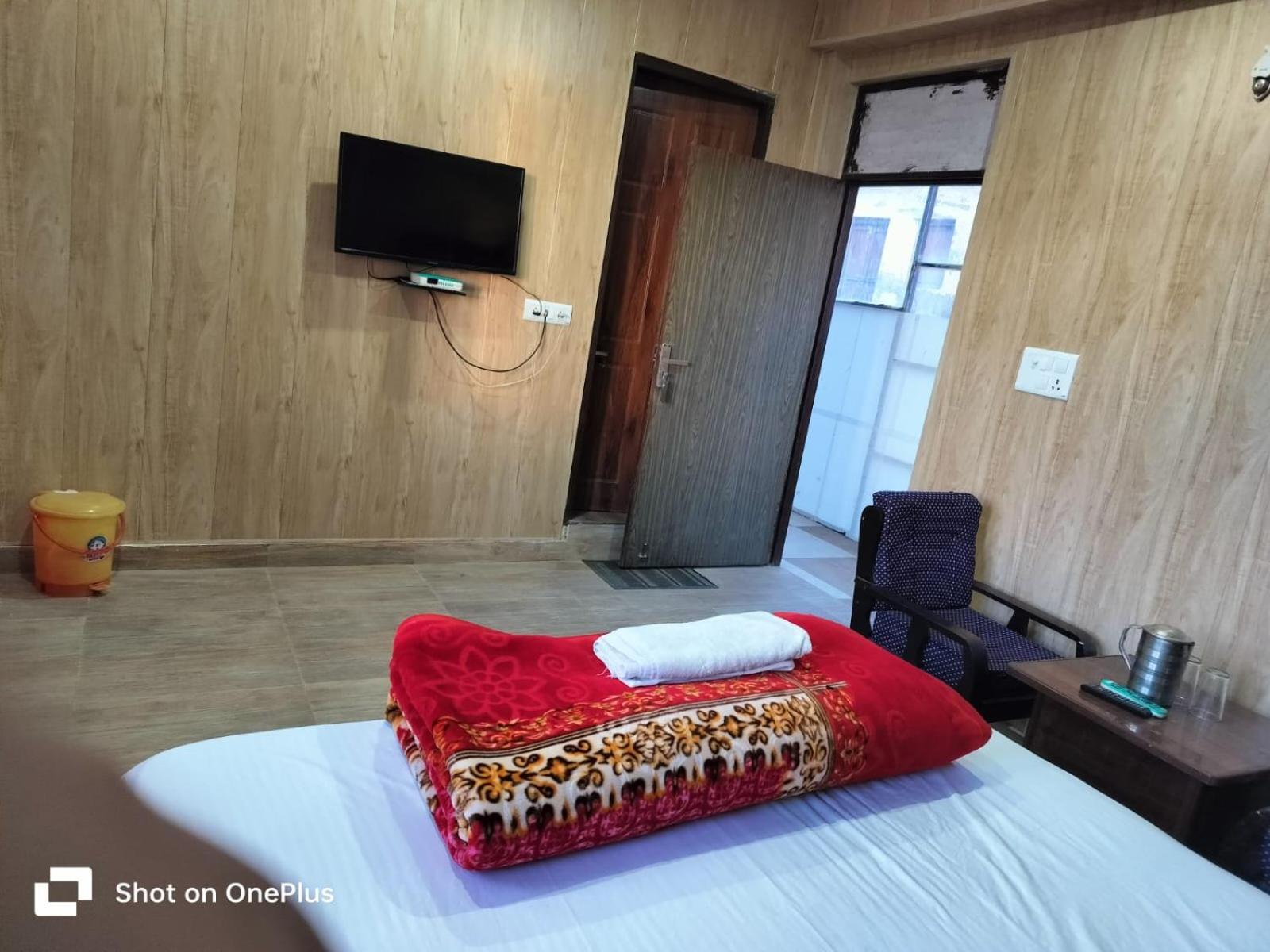 Silver Dew Resorts And Restaurant Dhanaulti Exteriör bild