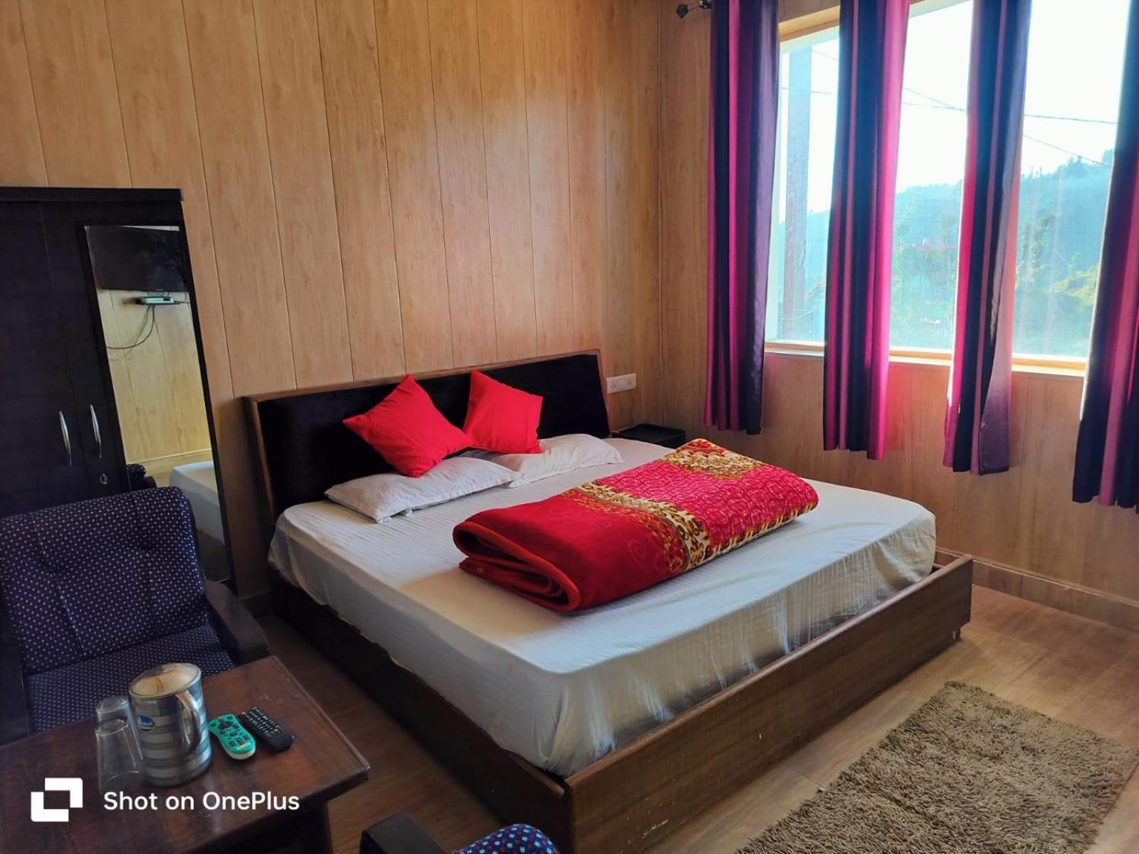 Silver Dew Resorts And Restaurant Dhanaulti Exteriör bild
